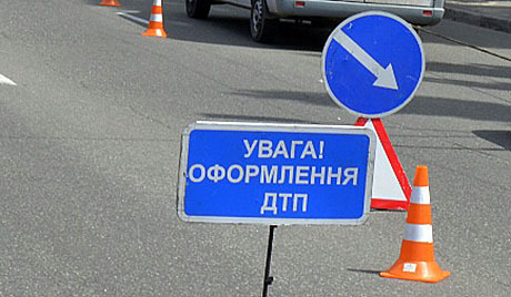 Біля ринку "ГІД" у Мукачеві сталась ДТП: зіткнулись іномарки "Volkswagen" та "Mercedes"
