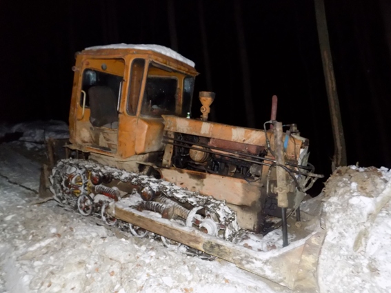 Моторошна загибель тракториста на Свалявщині: чоловік потрапив під гусениці багатотонної машини Моторошна загибель тракториста на Свалявщині: чоловік потрапив під гусениці багатотонної машини