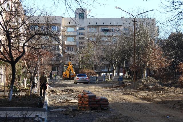 У Мукачеві триває масштабна реконструкція проїздів на вулиці Верді У Мукачеві триває масштабна реконструкція проїздів на вулиці Верді