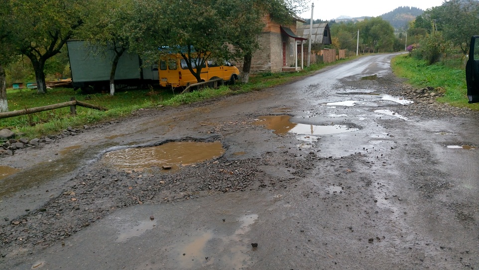 На Міжгірщині автошляхи перебувають у загрозливому стані На Міжгірщині автошляхи перебувають у загрозливому стані