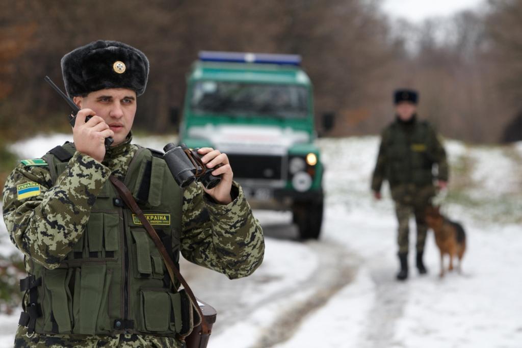 Поблизу словацького кордону прикордонники втретє затримали нелегала з Ірану Поблизу словацького кордону прикордонники втретє затримали нелегала з Ірану
