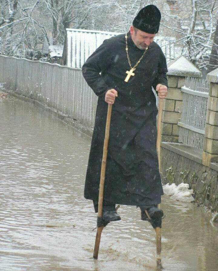 У Міжгір’ї знайшли священика, який "ходить по воді" У Міжгір’ї знайшли священика, який "ходить по воді"
