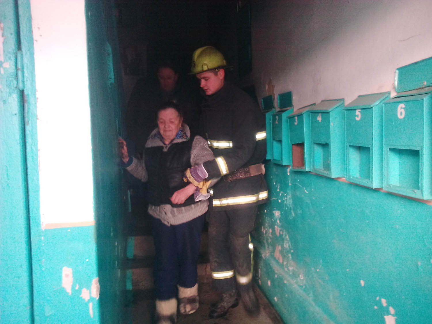 Одна людина врятована та три евакуйовані під час ліквідації пожежі в квартирі Одна людина врятована та три евакуйовані під час ліквідації пожежі в квартирі