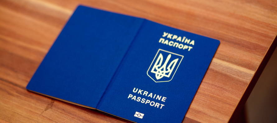 Закарпатцям масово видають закордонні паспорти Закарпатцям масово видають закордонні паспорти