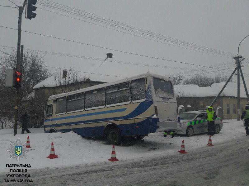 Нові деталі ДТП у Ракошині: у салоні пасажирського автобуса перебували двоє осіб Нові деталі ДТП у Ракошині: у салоні пасажирського автобуса перебували двоє осіб