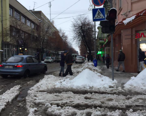 Господар такого в своєму "домі" не допустить, – реакція соцмереж на ситуацію з прибиранням снігу в Мукачеві Господар такого в своєму "домі" не допустить, – реакція соцмереж на ситуацію з прибиранням снігу в Мукачеві