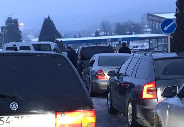 На КПП "Ужгород" із самого ранку утворились великі черги На КПП "Ужгород" із самого ранку утворились великі черги