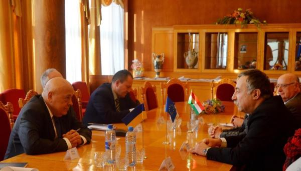 На Закарпатті з візитом перебуває Уповноважений Міністра зовнішньої економіки та закордонних справ Угорщини На Закарпатті з візитом перебуває Уповноважений Міністра зовнішньої економіки та закордонних справ Угорщини