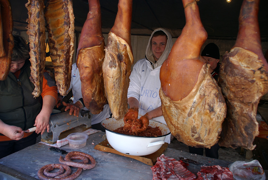 Страви зі свинини та дегустація вин: програма фестивалю гентешів у селі Геча
