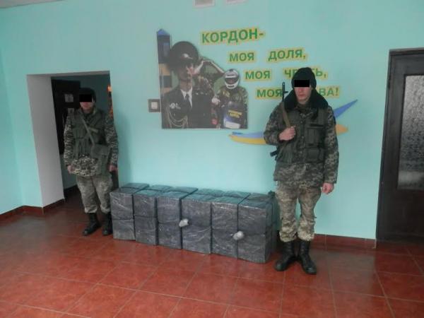 На Рахівщині прикордонники виявили майже 4 тисячі пачок контрабандного тютюну На Рахівщині прикордонники виявили майже 4 тисячі пачок контрабандного тютюну