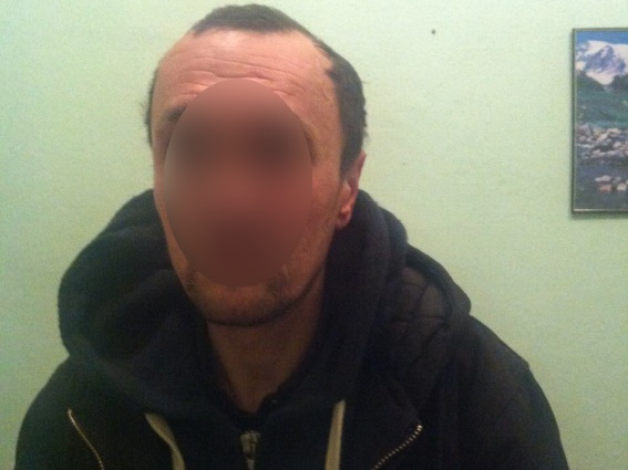 У Мукачеві затримали двох грабіжників, які побили господаря оселі і відібрали його речі У Мукачеві затримали двох грабіжників, які побили господаря оселі і відібрали його речі