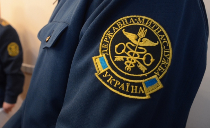 Прокуратура оголосила підозру головному інспектору відділу митного оформлення посту «Лужанка» Прокуратура оголосила підозру головному інспектору відділу митного оформлення посту «Лужанка»