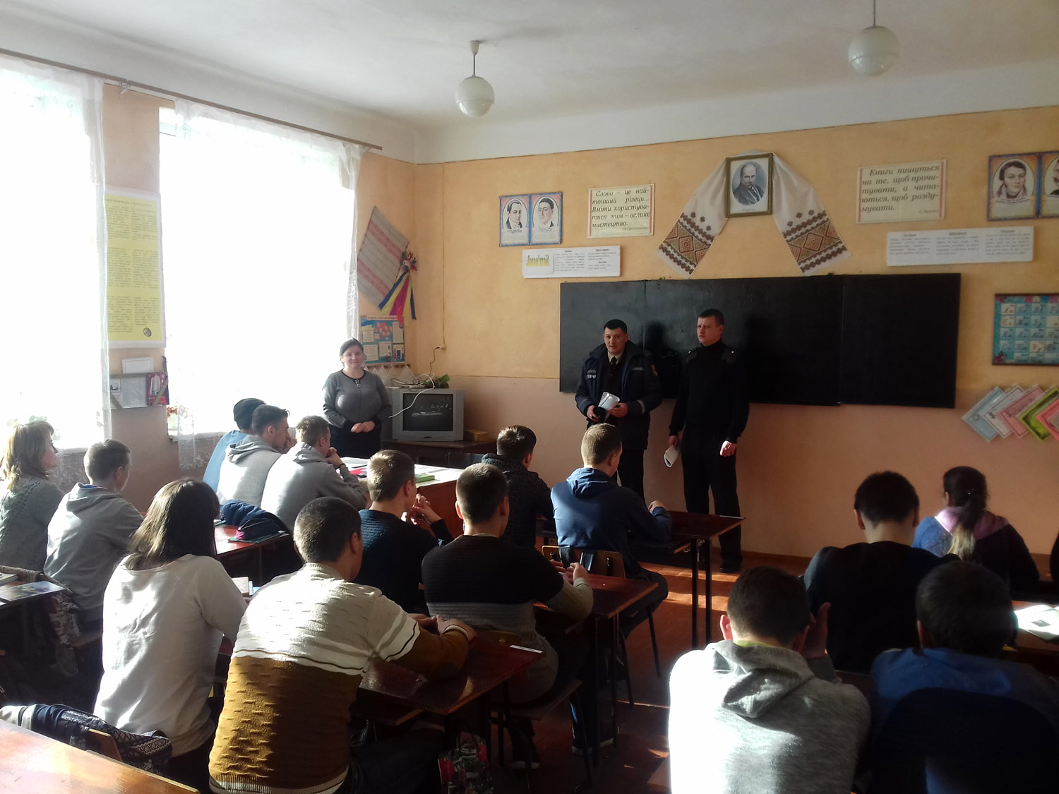 На Міжгірщині рятувальники навчали людей попереджати пожежі в побуті На Міжгірщині рятувальники навчали людей попереджати пожежі в побуті