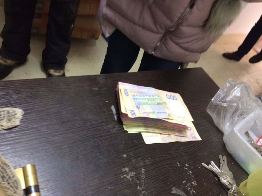 Прокуратура оприлюднила фото з обшуків в Ужгородській міській раді Прокуратура оприлюднила фото з обшуків в Ужгородській міській раді