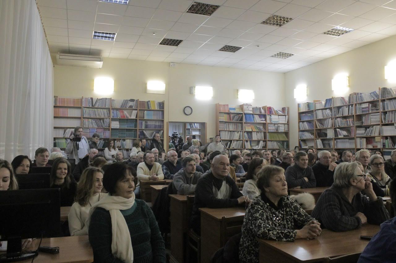 Вечір пам’яті Володимира Висоцького в Ужгороді зібрав понад півтори сотні слухачів Вечір пам’яті Володимира Висоцького в Ужгороді зібрав понад півтори сотні слухачів