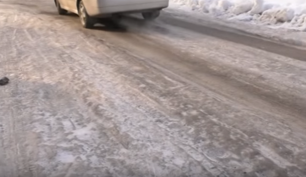 Водії ледве стримують епітетів, характеризуючи стан ужгородських доріг Водії ледве стримують епітетів, характеризуючи стан ужгородських доріг