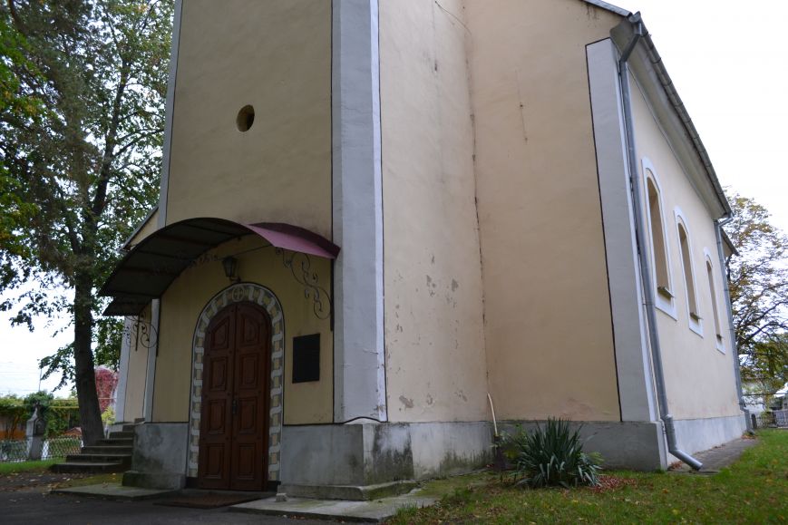 ФОТО: з архіву Винесли гроші, ікони, чашу для причастя: на Ужгородщині невідомі пограбували церкву