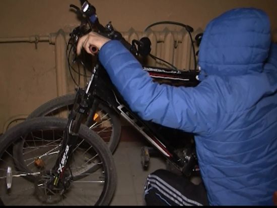 Крадій проник у підвал будинку і поцупив звідти велосипед Крадій проник у підвал будинку і поцупив звідти велосипед
