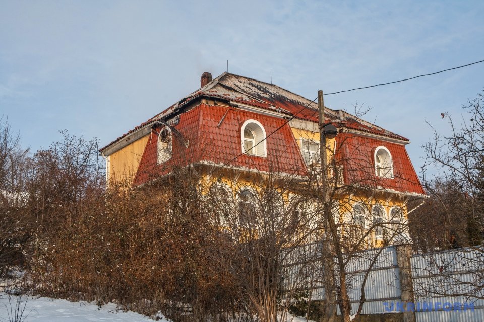 ФОТО: Укрінформ Поліція перекваліфікувала постріл у будинок екс-керівника міліції Закарпаття Василя Варцаби як замах на вбивство