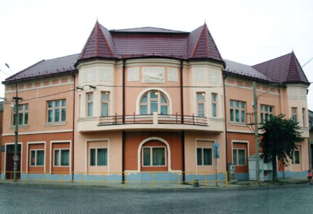 У Мукачеві майже вдвічі здорожчало навчання дітей в музичних школах міста У Мукачеві майже вдвічі здорожчало навчання дітей в музичних школах міста