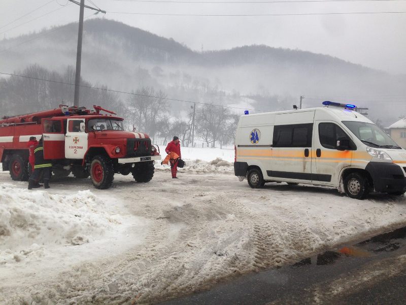 "Швидка" забуксувала, але допомогли рятувальники: історія допомоги важкохворому закарпатцю "Швидка" забуксувала, але допомогли рятувальники: історія допомоги важкохворому закарпатцю