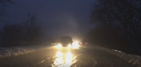 На трасі "Київ-Чоп" неподалік Сваляви "плавають" автомобілі На трасі "Київ-Чоп" неподалік Сваляви "плавають" автомобілі