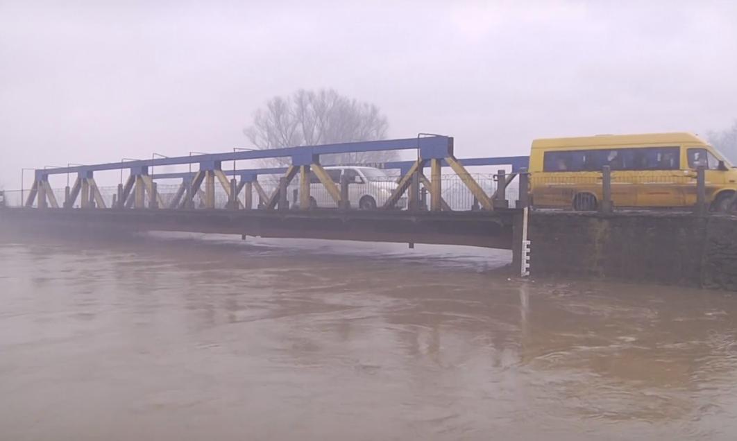 На Виноградівщині зафіксували найбільше підняття води в річці Боржава після паводку 2001 року На Виноградівщині зафіксували найбільше підняття води в річці Боржава після паводку 2001 року