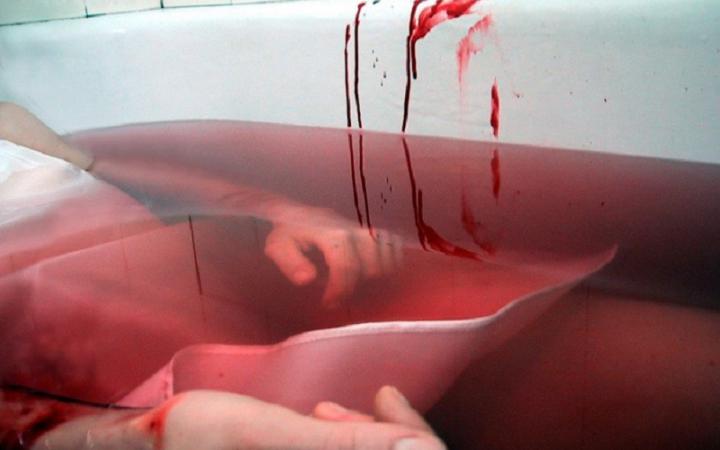 На Закарпатті у ванній кімнаті виявили тіло жінки: поліція розглядає версію самогубства