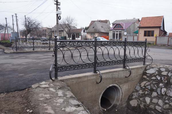 У Тячеві нетверезий чоловік впав у потічок У Тячеві нетверезий чоловік впав у потічок