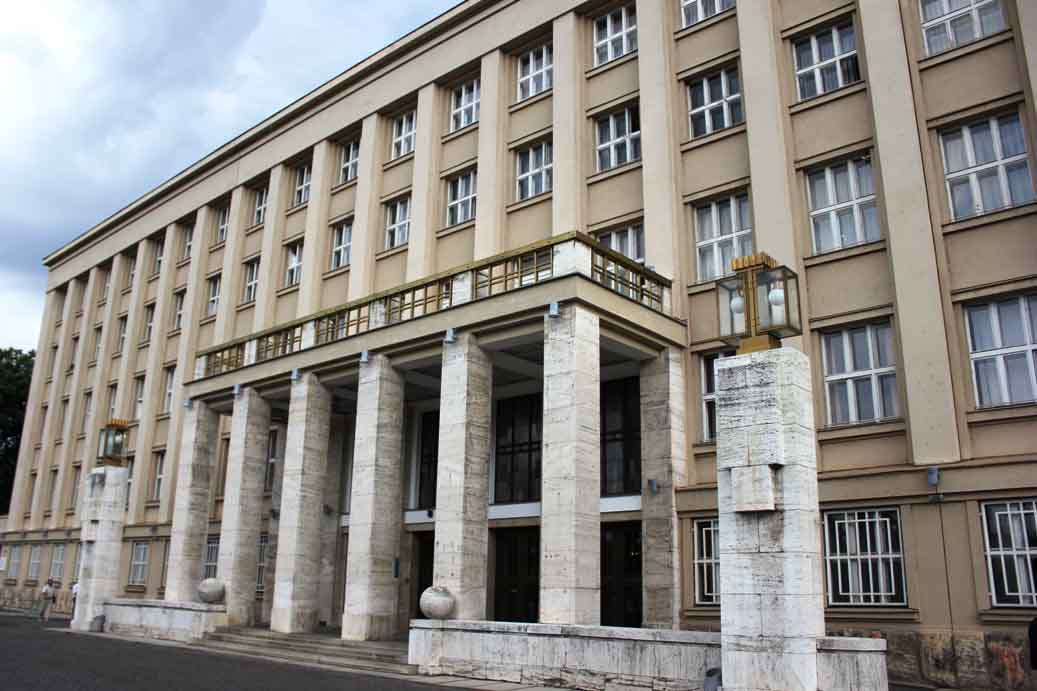 До трьох років позбавлення волі загрожує чоловіку, котрий закликав до захоплення Закарпатської ОДА До трьох років позбавлення волі загрожує чоловіку, котрий закликав до захоплення Закарпатської ОДА