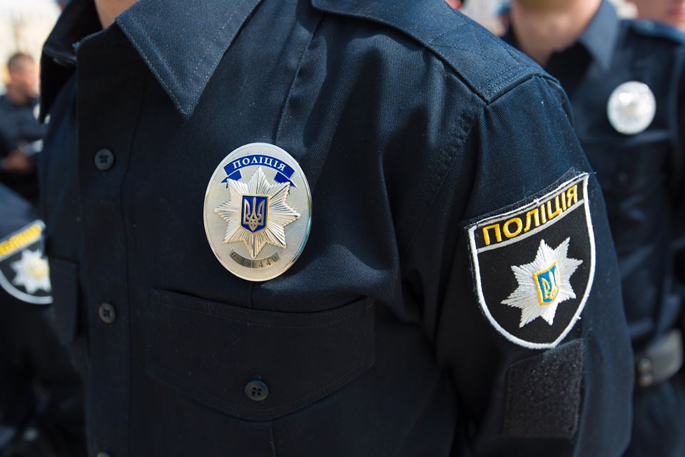 У Мукачеві патрульні поліцейські затримали свою колегу, яка керувала автівкою у нетверезому стані