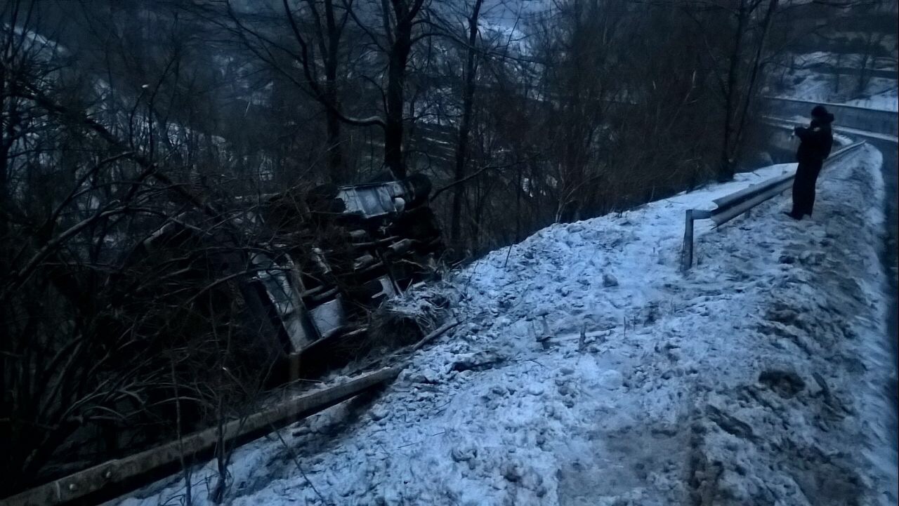Внаслідок ДТП, у яку на Рахівщині потрапив рейсовий автобус з пасажирами, двоє дітей отримали травми Внаслідок ДТП, у яку на Рахівщині потрапив рейсовий автобус з пасажирами, двоє дітей отримали травми