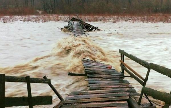 Вода в Латориці поблизу Чопа не досягає 80 см до рівня руйнівного паводка 2001 року Вода в Латориці поблизу Чопа не досягає 80 см до рівня руйнівного паводка 2001 року