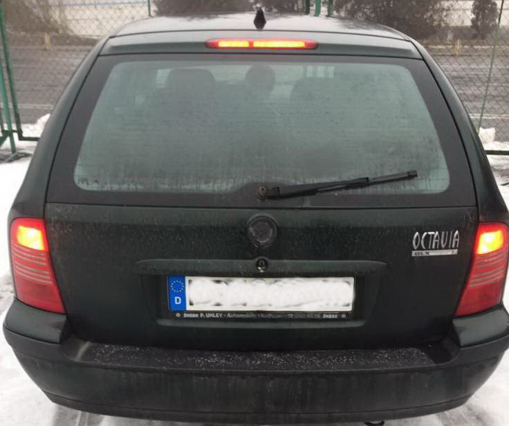 Чопські прикордонники затримали автомобіль з підробленим документом Чопські прикордонники затримали автомобіль з підробленим документом