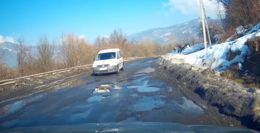 Після зими дороги у Хустському районі перебувають у жахливому стані Після зими дороги у Хустському районі перебувають у жахливому стані