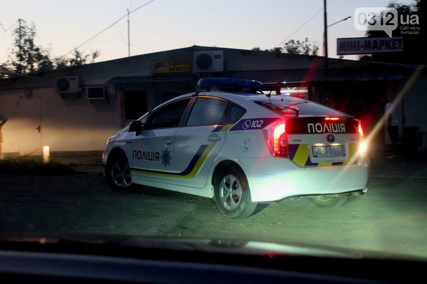Автомобіль поліцейських не рухався, велосипедист сам в нього врізався: реакція патрульних на ДТП у Мукачеві Автомобіль поліцейських не рухався, велосипедист сам в нього врізався: реакція патрульних на ДТП у Мукачеві