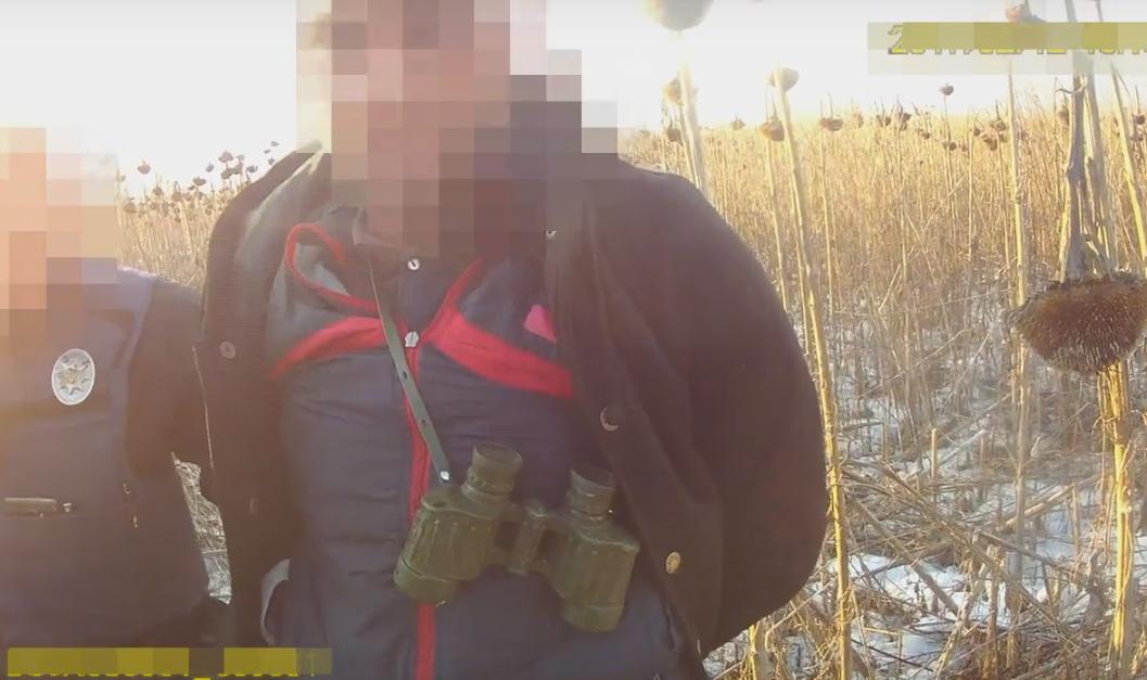 У Мукачеві патрульні затримали на гарячому крадіїв, які мали при собі саморобний вогнепальний пристрій У Мукачеві патрульні затримали на гарячому крадіїв, які мали при собі саморобний вогнепальний пристрій