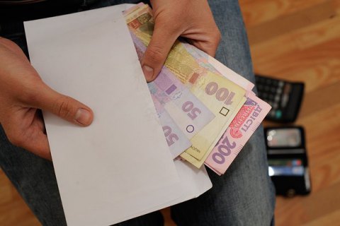 Спеціалісти Держпраці з’ясовують чи підприємці виплачують закарпатцям мінімальну зарплату Спеціалісти Держпраці з’ясовують чи підприємці виплачують закарпатцям мінімальну зарплату