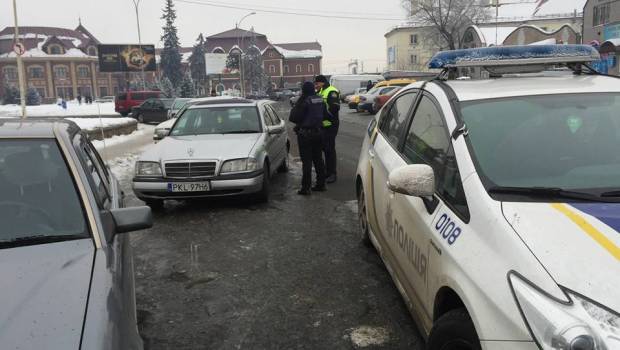 "Пересічників", які вирішили таксувати на своїх автомобілях з іноземними номерами, штрафуватимуть "Пересічників", які вирішили таксувати на своїх автомобілях з іноземними номерами, штрафуватимуть