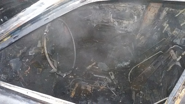 У Поляні згорів новенький елітний джип У Поляні згорів новенький елітний джип