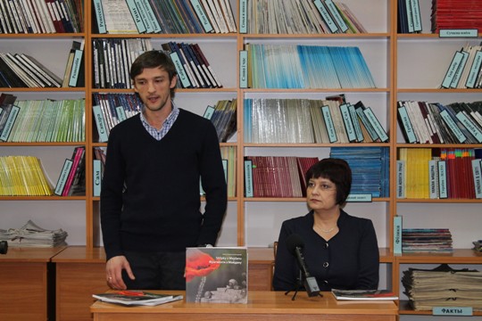 "Фрагменти з Майдану": книгу про події Революції Гідності презентували в Ужгороді "Фрагменти з Майдану": книгу про події Революції Гідності презентували в Ужгороді