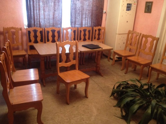 З готелю в Мукачівському районі вкрали 100 стільців, столи та батареї З готелю в Мукачівському районі вкрали 100 стільців, столи та батареї