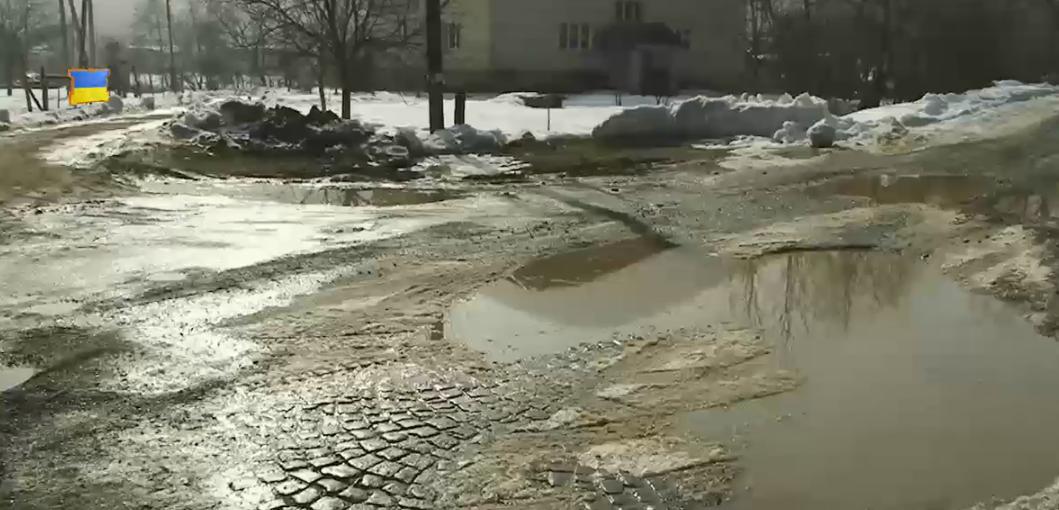 У селах Іршавщини разом зі снігом зник і асфальт: водії лають чиновників за якість доріг У селах Іршавщини разом зі снігом зник і асфальт: водії лають чиновників за якість доріг