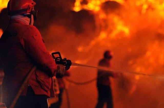 Пізно вночі в Хусті горіла адмінбудівля Пізно вночі в Хусті горіла адмінбудівля