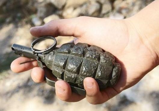 Батько багатодітної родини приніс додому гранату Батько багатодітної родини приніс додому гранату