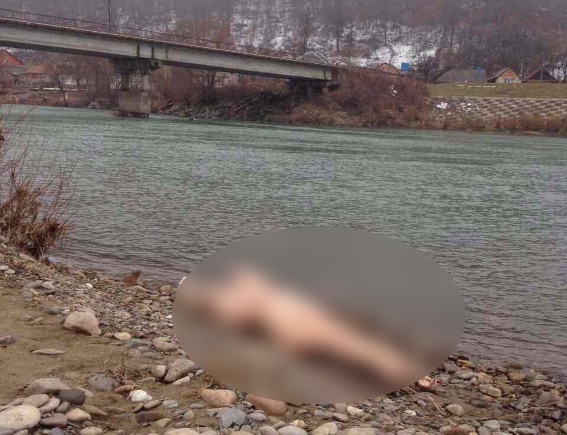 Син вбив матір. Потім разом із сестрою викинули тіло жінки у річку Син вбив матір. Потім разом із сестрою викинули тіло жінки у річку