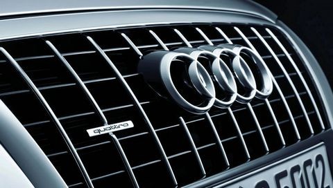 Чоловіки по підроблених документах намагалися ввезти в Україну "Audi" та "BMW" Чоловіки по підроблених документах намагалися ввезти в Україну "Audi" та "BMW"