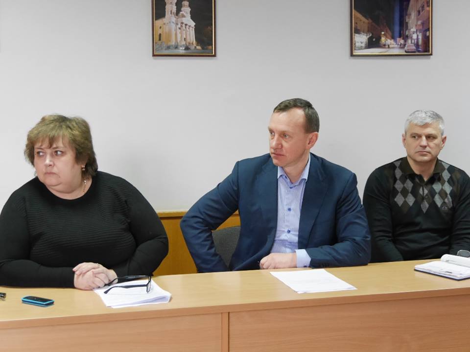 Протягом вихідних в Ужгороді продовжать ліквідовувати ямковість на дорогах Протягом вихідних в Ужгороді продовжать ліквідовувати ямковість на дорогах