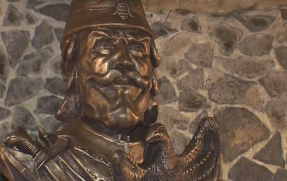 У Середньому відкрили пам’ятник угорському полководцеві Іштвану Добо У Середньому відкрили пам’ятник угорському полководцеві Іштвану Добо
