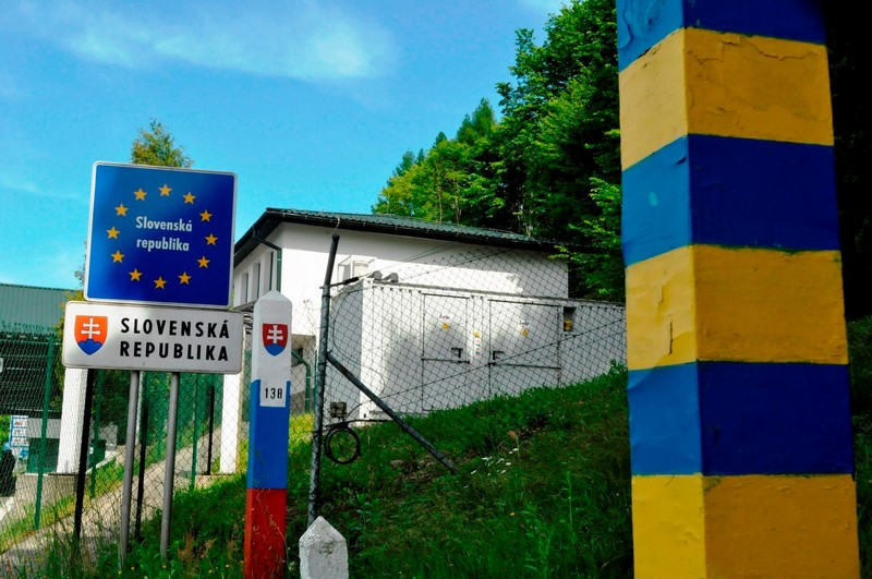 Вночі на кордоні зі Словаччиною затримали двох нелегалів Вночі на кордоні зі Словаччиною затримали двох нелегалів